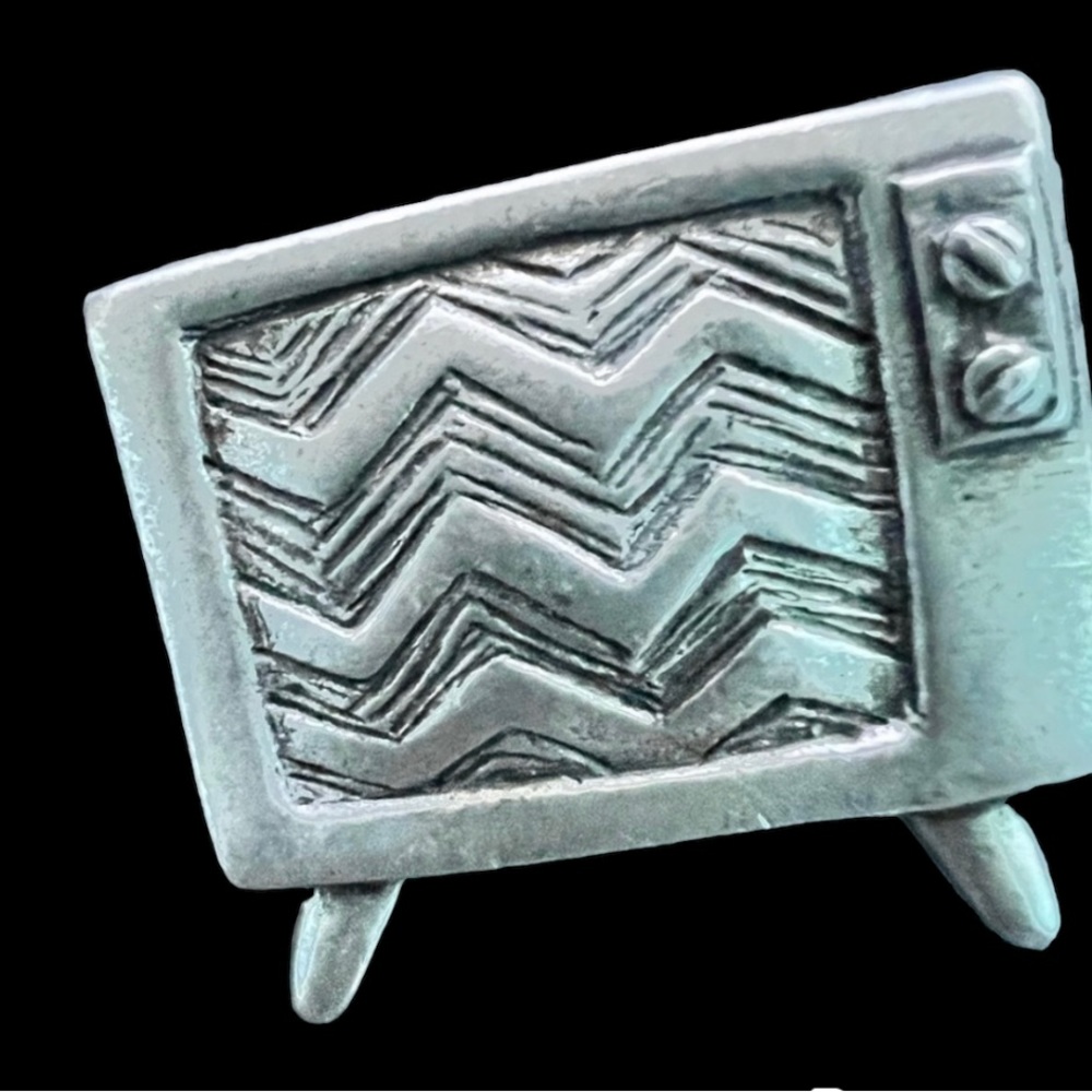 Television Brooch Signed SEAGULL PEWTER MADE IN CANADA Vintage - Picture 2 of 7